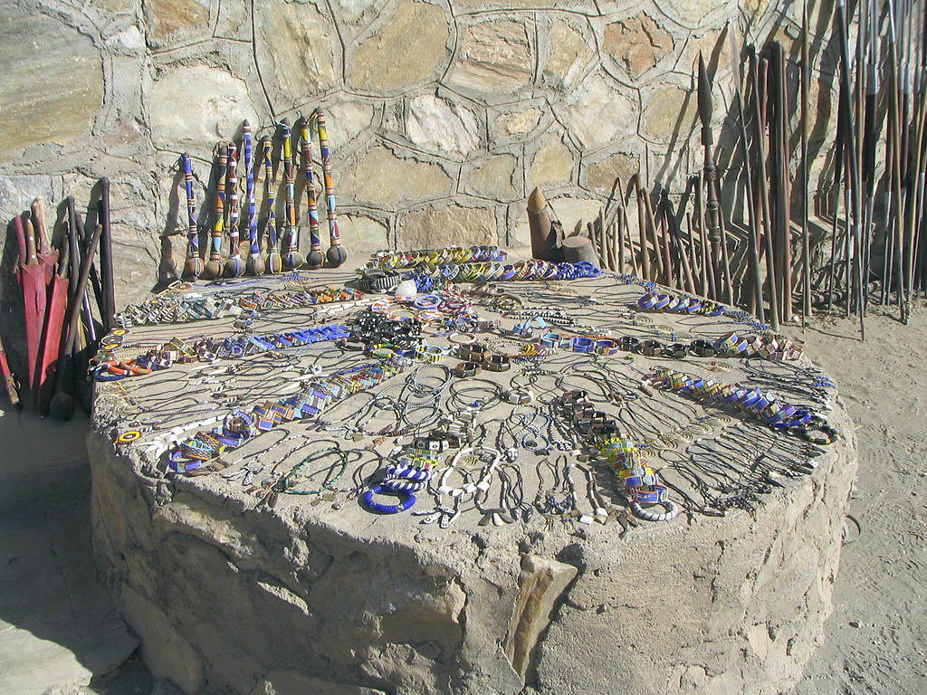 Bijoux, artisanats et armes Maasai