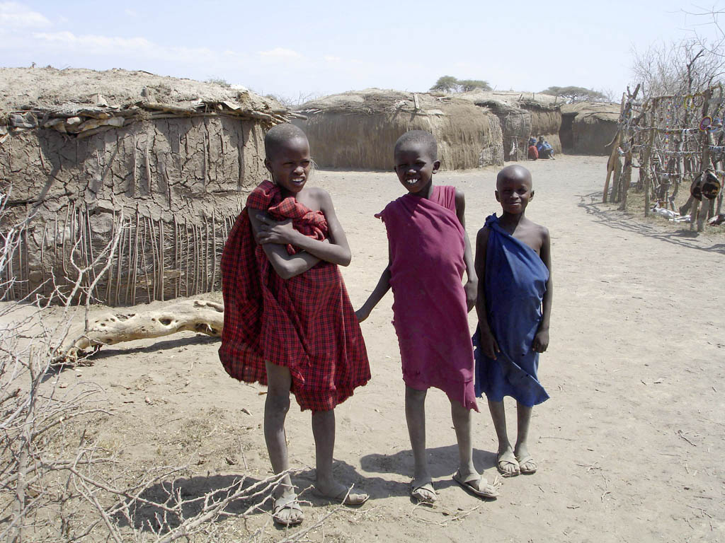 Des enfants Maasai children dans leur village